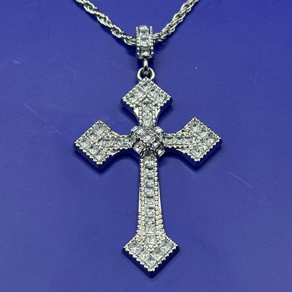Silver tone iced out 3A CZ X Cross pendant chain included - Picture 1 of 4